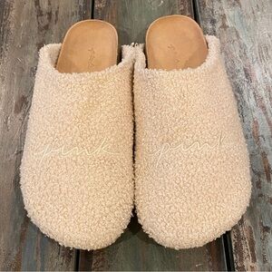 Pink Victoria’s Secret Sz 9/10 Cozy Plush Cork Clogs Slippers Slides Cream Color